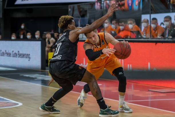 在缺乏透明 在缺乏透明