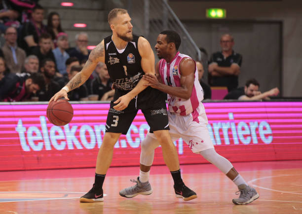 临阵退出 临阵退出