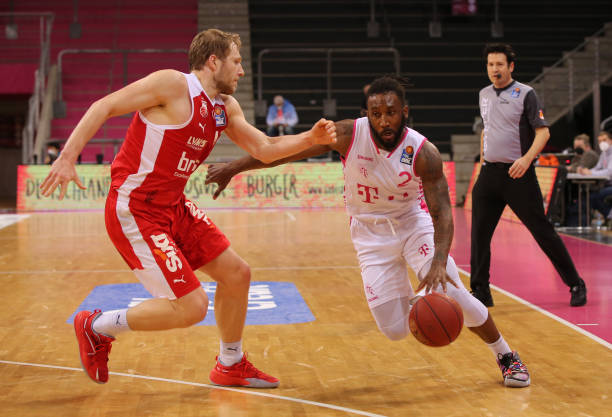 在加盟曼联 在加盟曼联